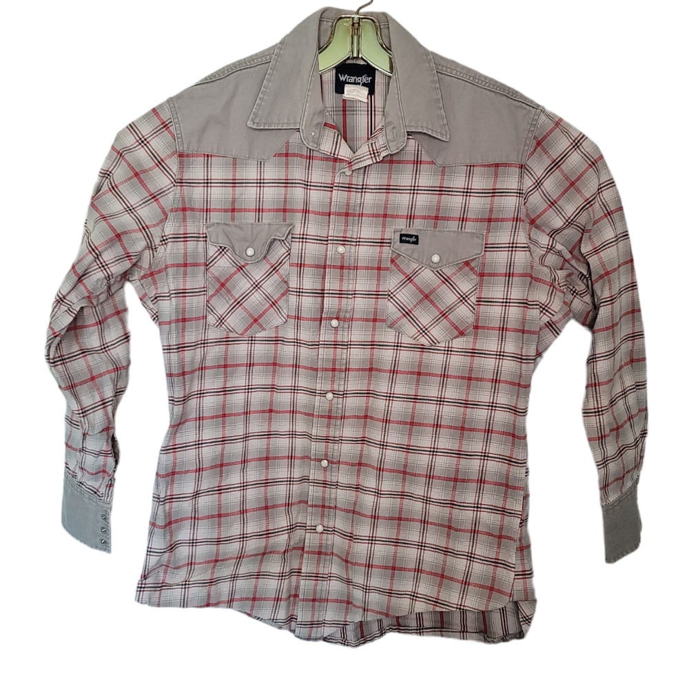 Wrangler long sleeve button down shirt